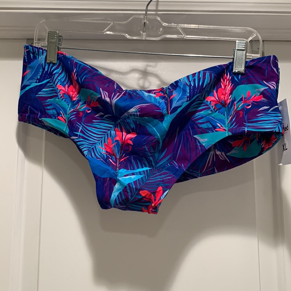 Ruched bikini bottoms